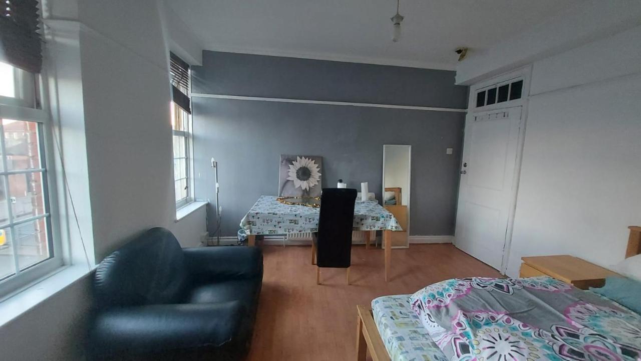 London Edgware Station Apartment Exterior foto